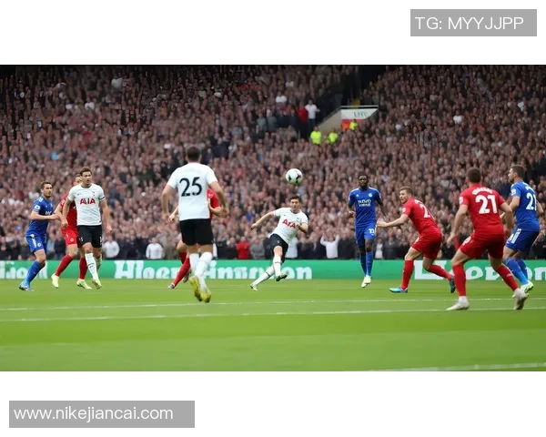 日本足球明星的音乐之旅：从绿茵场到歌唱舞台的精彩瞬间