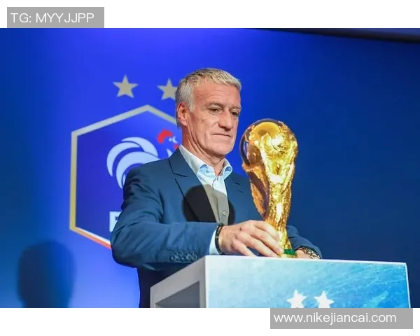 法国雄鸡足球明星夹克引领时尚潮流展现运动魅力与个性风采